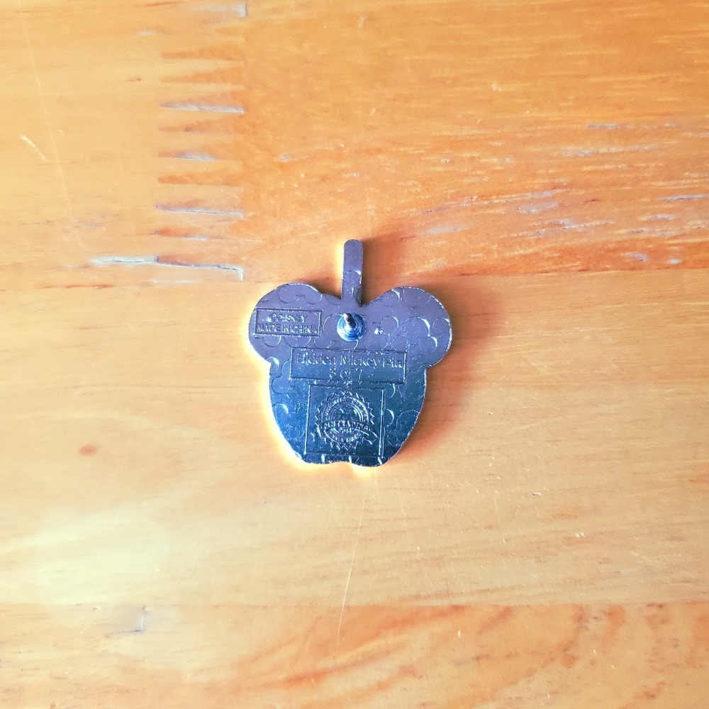 Disney Minnie Mouse Enamel Pin - Picture 2 of 2